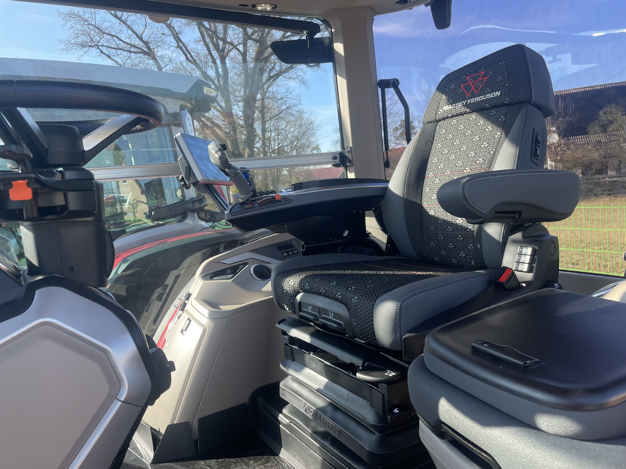 Massey Ferguson 8S.245 Dyna-VT EXCLUSIVE - Tracteur agricole: photos 4 Massey Ferguson 8S.245 Dyna-VT EXCLUSIVE - Tracteur agricole: photos 4