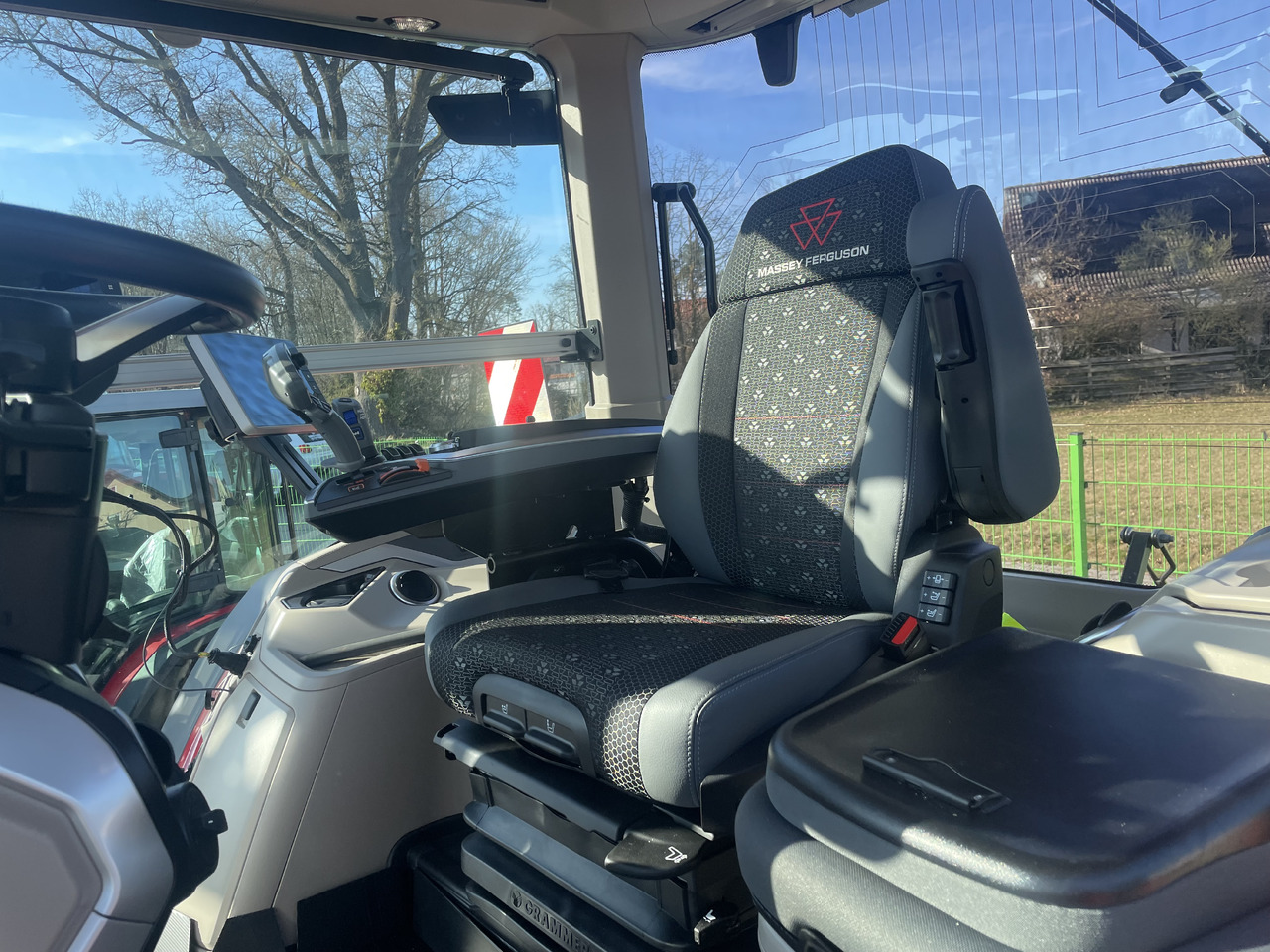 Massey Ferguson 8S.265 Dyna-VT EXCLUSIVE - Tracteur agricole: photos 5 Massey Ferguson 8S.265 Dyna-VT EXCLUSIVE - Tracteur agricole: photos 5