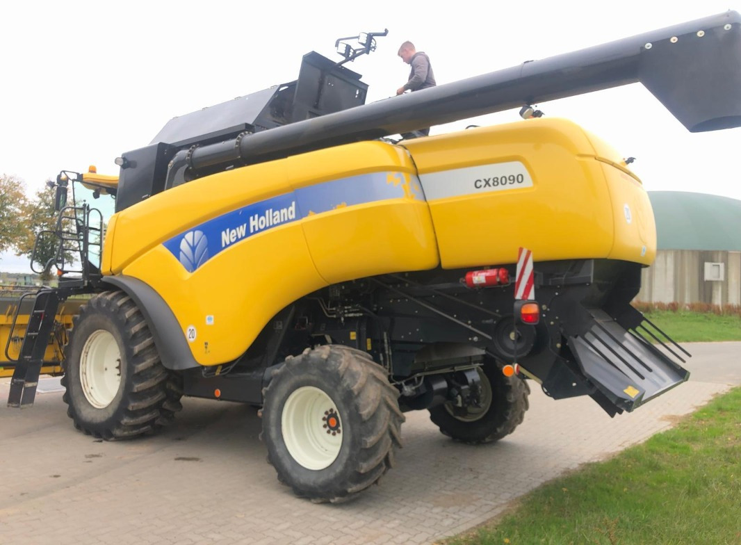 New Holland CX 8090 - Moissonneuse-batteuse: photos 3 New Holland CX 8090 - Moissonneuse-batteuse: photos 3