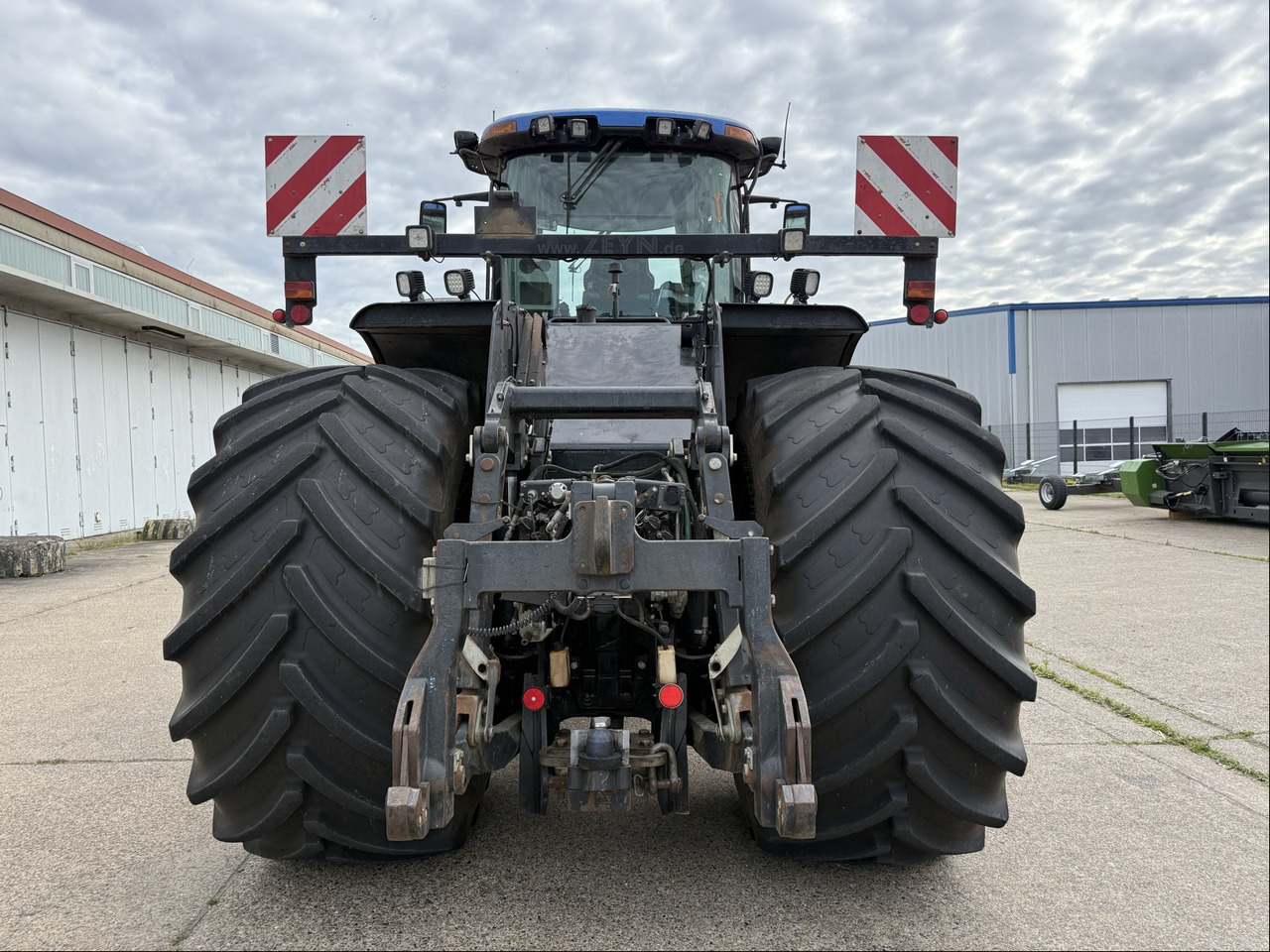 New Holland T9.560 - Tracteur agricole: photos 4 New Holland T9.560 - Tracteur agricole: photos 4