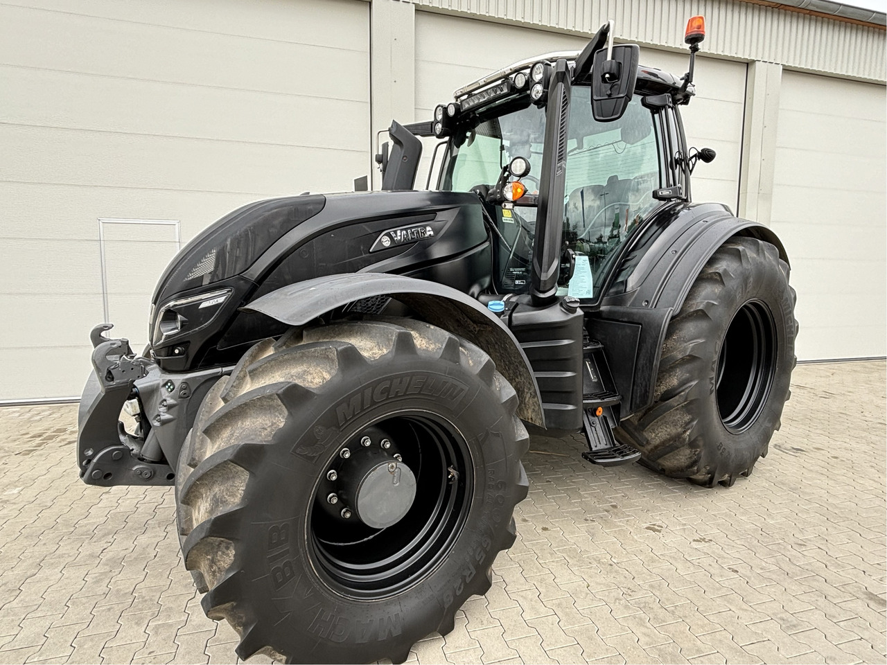 Valtra T 254 V Smart Touch MR19 - Tracteur agricole: photos 1 Valtra T 254 V Smart Touch MR19 - Tracteur agricole: photos 1