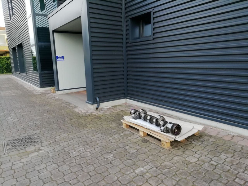 DAF OE 1684102 - Vilebrequin pour Camion: photos 1 DAF OE 1684102 - Vilebrequin pour Camion: photos 1