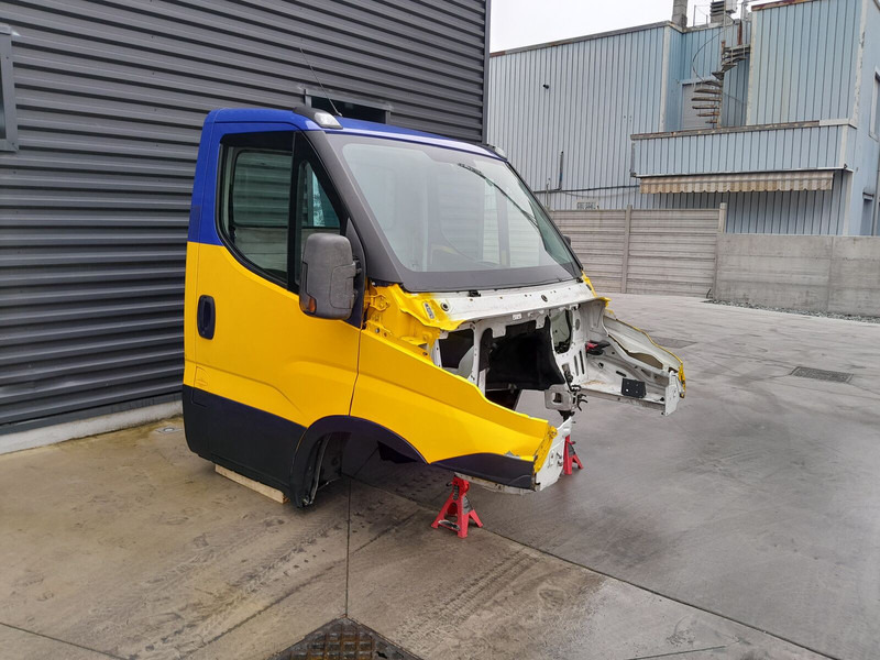 Iveco DAILY - Cabine et intérieur pour Camion: photos 2 Iveco DAILY - Cabine et intérieur pour Camion: photos 2