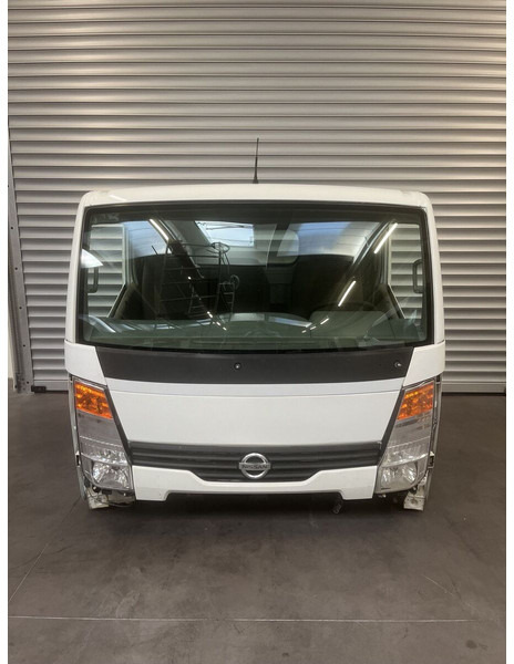 Nissan Cabstar - Cabine et intérieur pour Camion: photos 1 Nissan Cabstar - Cabine et intérieur pour Camion: photos 1