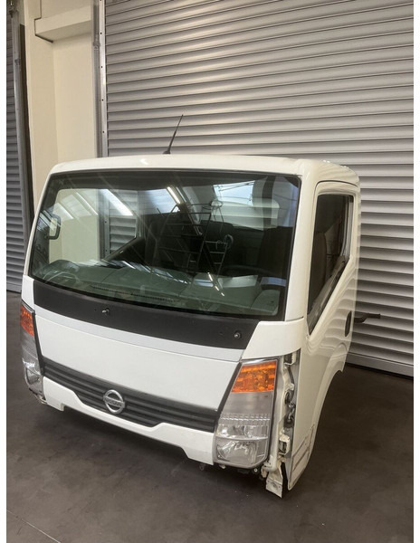 Nissan Cabstar - Cabine et intérieur pour Camion: photos 3 Nissan Cabstar - Cabine et intérieur pour Camion: photos 3