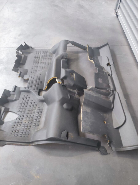 Nissan Floor Mat - Cabine et intérieur pour Camion: photos 1 Nissan Floor Mat - Cabine et intérieur pour Camion: photos 1