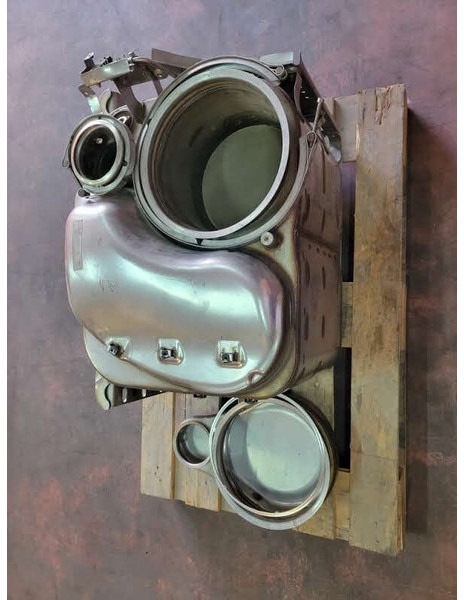 Renault Euro 6 - Catalyseur pour Camion: photos 3 Renault Euro 6 - Catalyseur pour Camion: photos 3