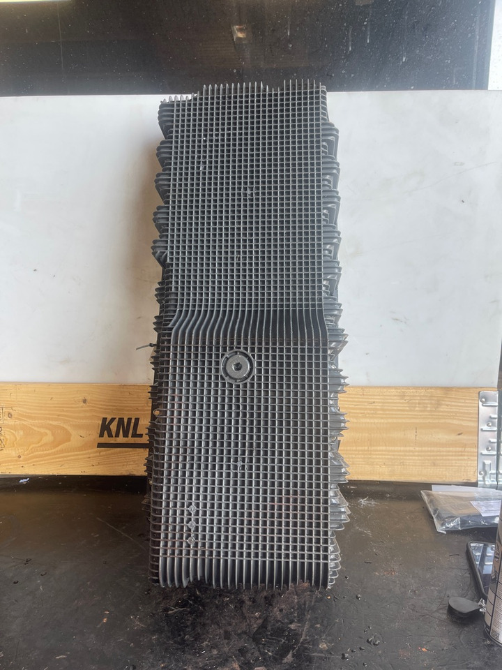 CUMMINS OIL PAN 5301416 - Moteur et pièces pour Camion: photos 1 CUMMINS OIL PAN 5301416 - Moteur et pièces pour Camion: photos 1