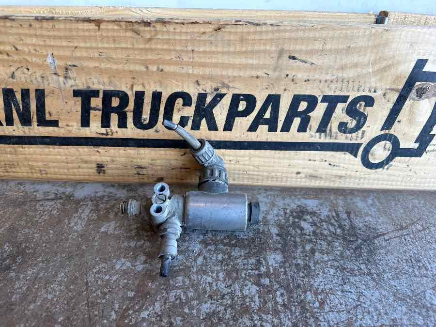 EKERI WABCO VALVE 4721726000 - Valve pour Remorque: photos 1 EKERI WABCO VALVE 4721726000 - Valve pour Remorque: photos 1