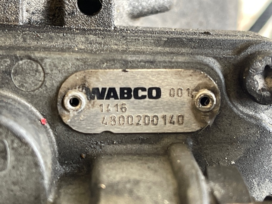 IVECO STRALIS FOOT BRAKE VALVE 4800200140 - Valve de frein pour Camion: photos 3 IVECO STRALIS FOOT BRAKE VALVE 4800200140 - Valve de frein pour Camion: photos 3