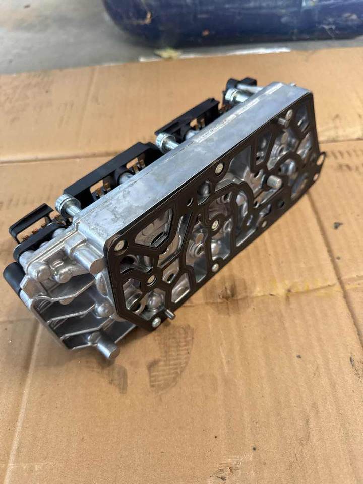 MAN 12TX VALVE BLOCK 81.32550-6018 - Boîte de vitesse et pièces pour Camion: photos 2 MAN 12TX VALVE BLOCK 81.32550-6018 - Boîte de vitesse et pièces pour Camion: photos 2