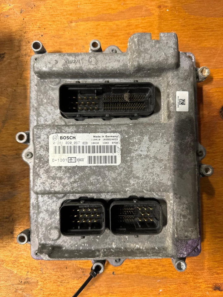 MAN ENGINE ECU 51.25803-7674 - Bloc de gestion pour Camion: photos 1 MAN ENGINE ECU 51.25803-7674 - Bloc de gestion pour Camion: photos 1
