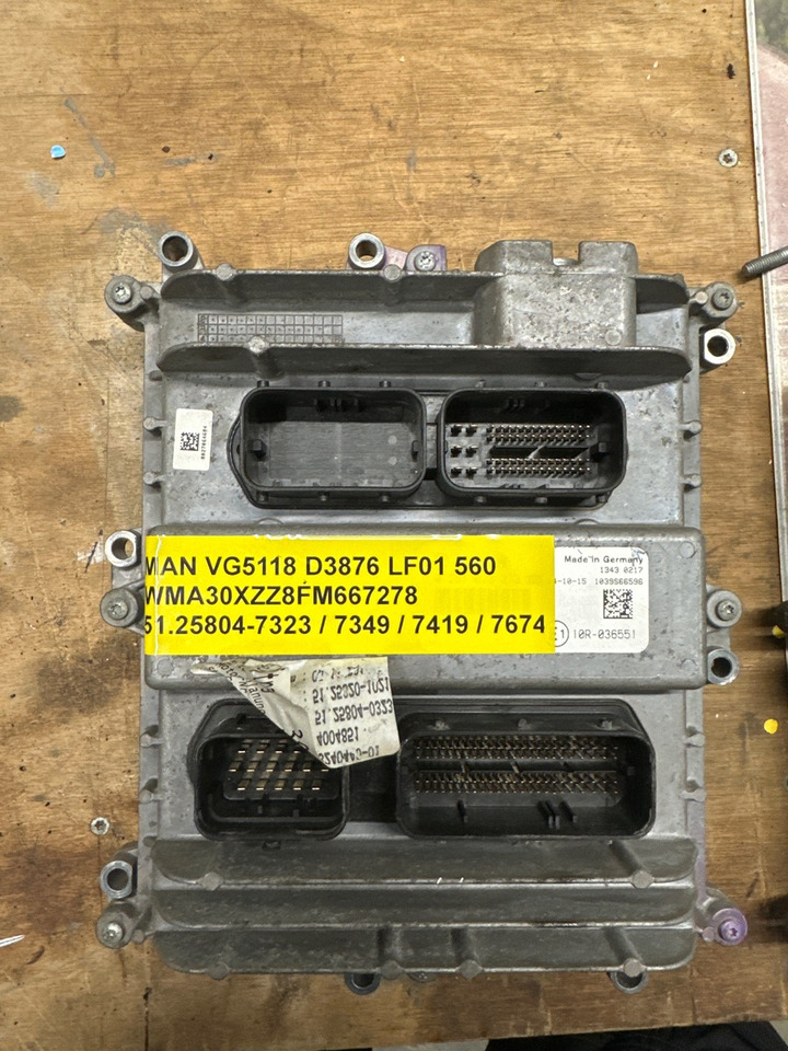 MAN ENGINE ECU 51.25804-7323 - Bloc de gestion pour Camion: photos 1 MAN ENGINE ECU 51.25804-7323 - Bloc de gestion pour Camion: photos 1