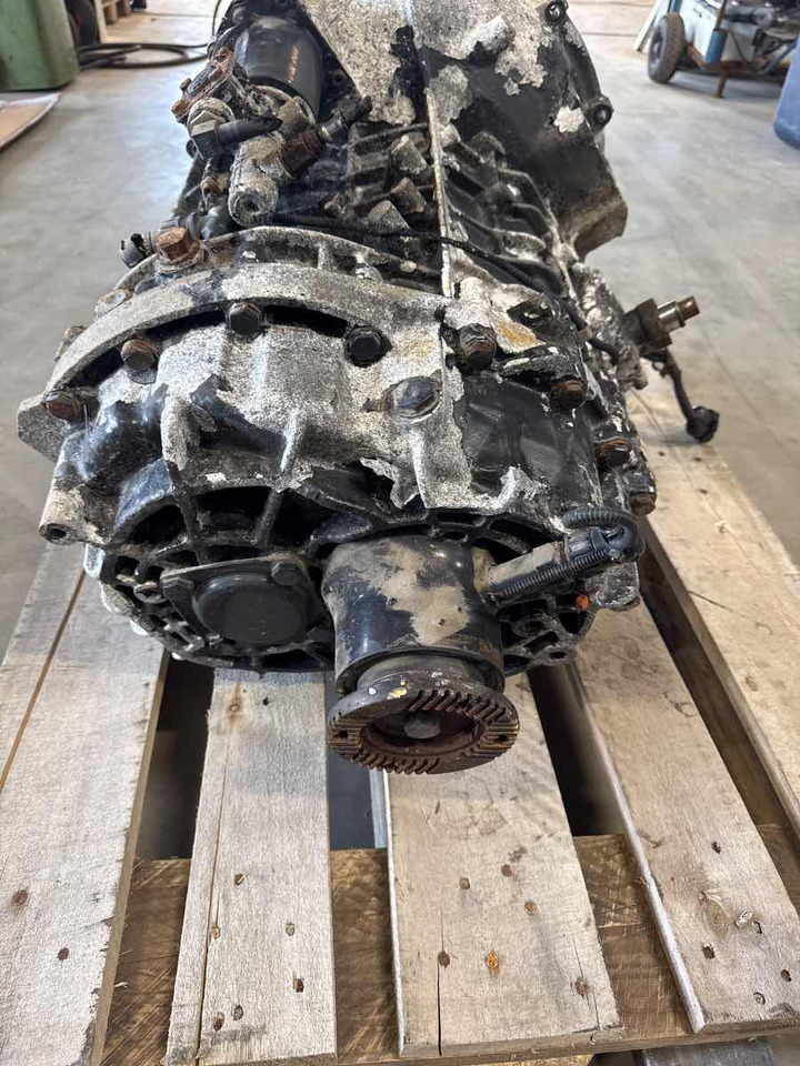 MAN GEARBOX 6S800 TO // 81.32004-6180 - Boîte de vitesse pour Camion: photos 3 MAN GEARBOX 6S800 TO // 81.32004-6180 - Boîte de vitesse pour Camion: photos 3