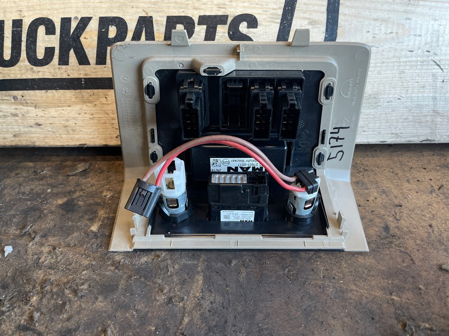 MAN KABINE UR 81.27601-0017 - Panel de instrumentos pour Camion: photos 4 MAN KABINE UR 81.27601-0017 - Panel de instrumentos pour Camion: photos 4