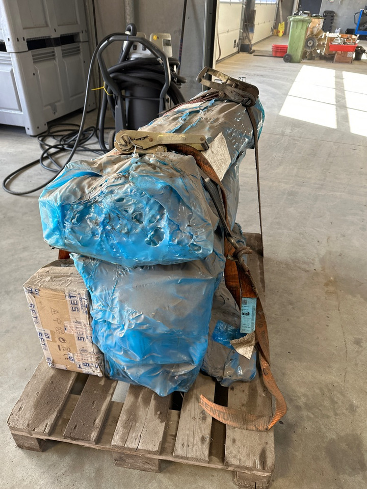 RENAULT D11C BLOK - Moteur et pièces pour Camion: photos 2 RENAULT D11C BLOK - Moteur et pièces pour Camion: photos 2