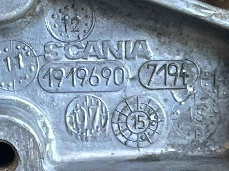 SCANIA OIL COOLER COVER 1919690 - Moteur et pièces pour Camion: photos 3 SCANIA OIL COOLER COVER 1919690 - Moteur et pièces pour Camion: photos 3