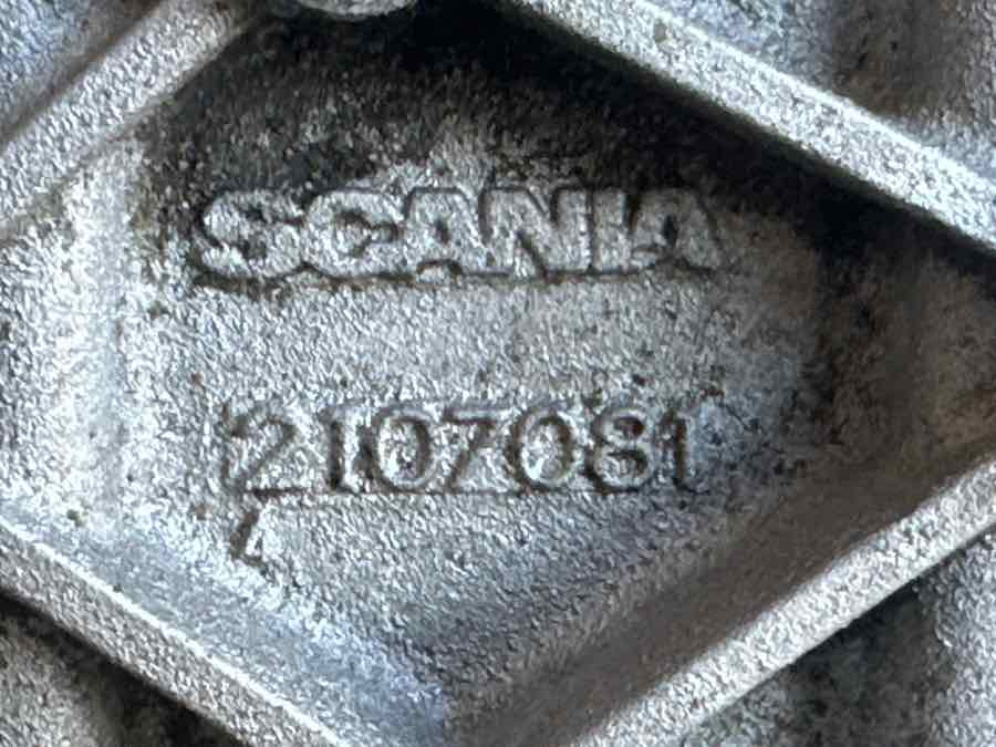 SCANIA OIL COOLER COVER 2107081 - Moteur et pièces pour Camion: photos 3 SCANIA OIL COOLER COVER 2107081 - Moteur et pièces pour Camion: photos 3