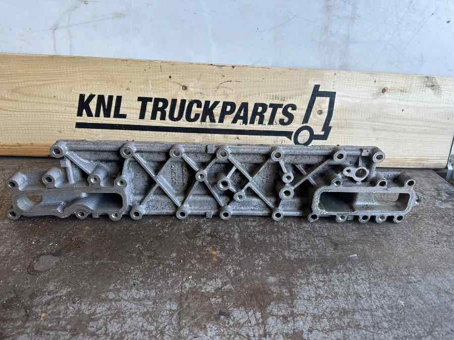 SCANIA OIL COOLER COVER 2107081 - Moteur et pièces pour Camion: photos 1 SCANIA OIL COOLER COVER 2107081 - Moteur et pièces pour Camion: photos 1