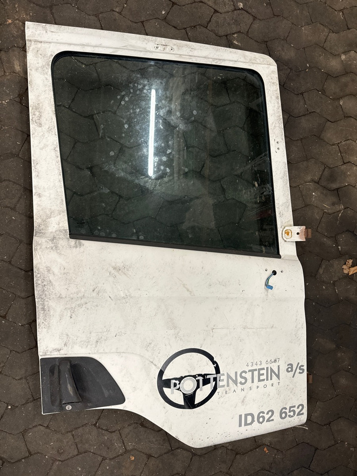SCANIA P SERIE RIGHT DOOR 1384420 - Cabine et intérieur pour Camion: photos 1 SCANIA P SERIE RIGHT DOOR 1384420 - Cabine et intérieur pour Camion: photos 1
