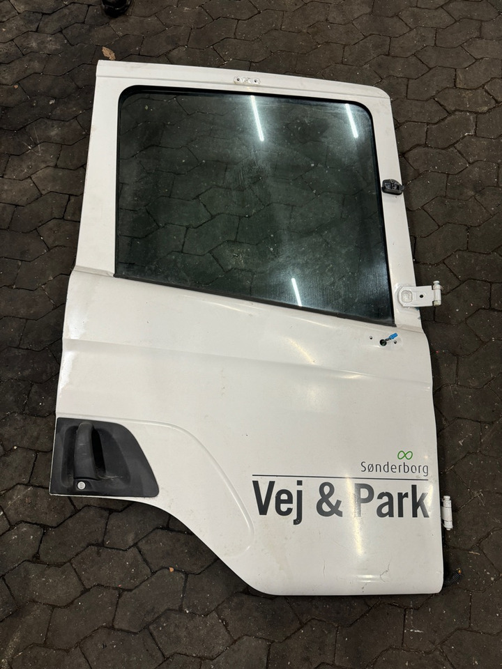 SCANIA P SERIE RIGHT DOOR 1384420 - Cabine et intérieur pour Camion: photos 1 SCANIA P SERIE RIGHT DOOR 1384420 - Cabine et intérieur pour Camion: photos 1