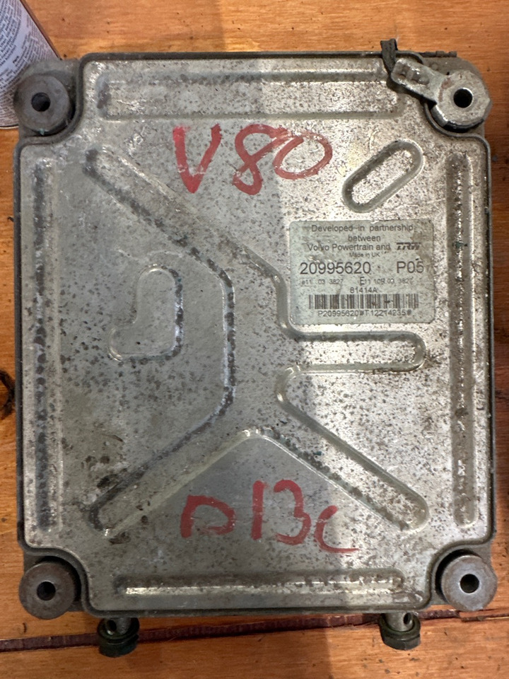 VOLVO ECU 20995620 PO5 - Bloc de gestion pour Camion: photos 1 VOLVO ECU 20995620 PO5 - Bloc de gestion pour Camion: photos 1