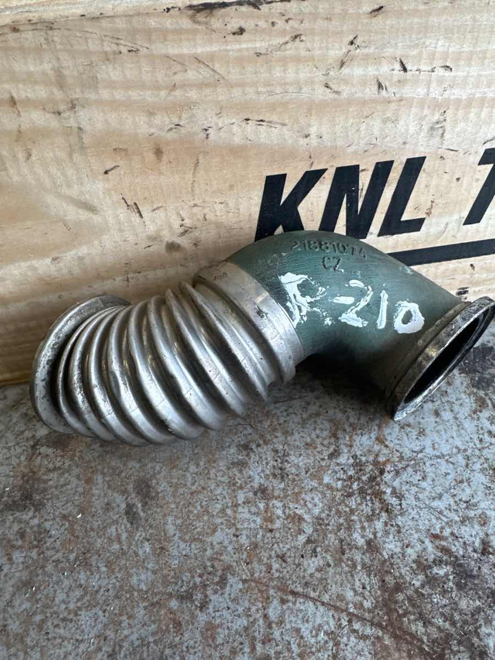 VOLVO PIPE 21881074 - Tuyau d'admission d'air pour Camion: photos 1 VOLVO PIPE 21881074 - Tuyau d'admission d'air pour Camion: photos 1