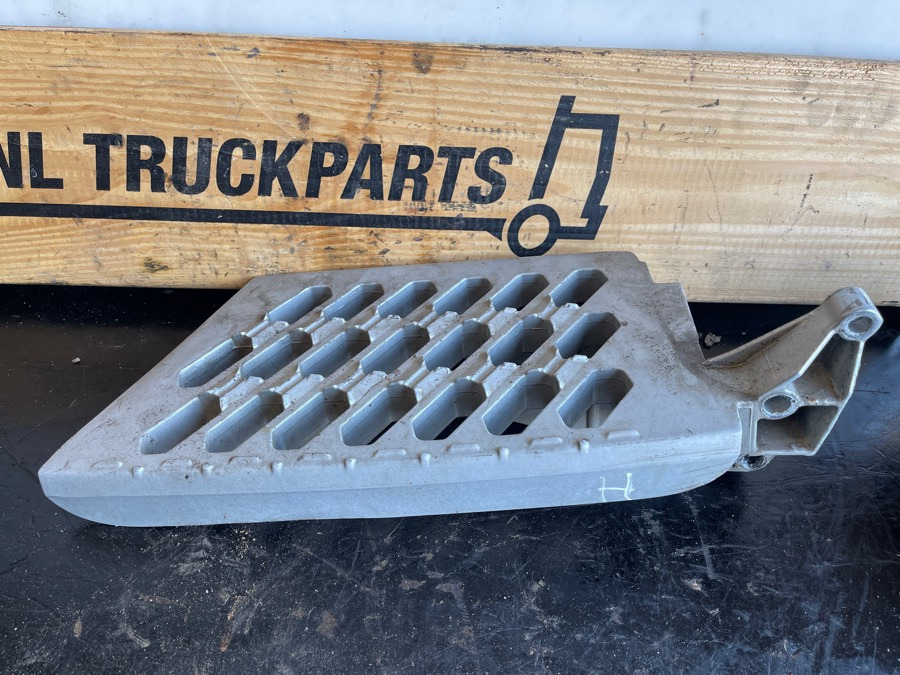 VOLVO STEP 82859306 - Cabine et intérieur pour Camion: photos 1 VOLVO STEP 82859306 - Cabine et intérieur pour Camion: photos 1