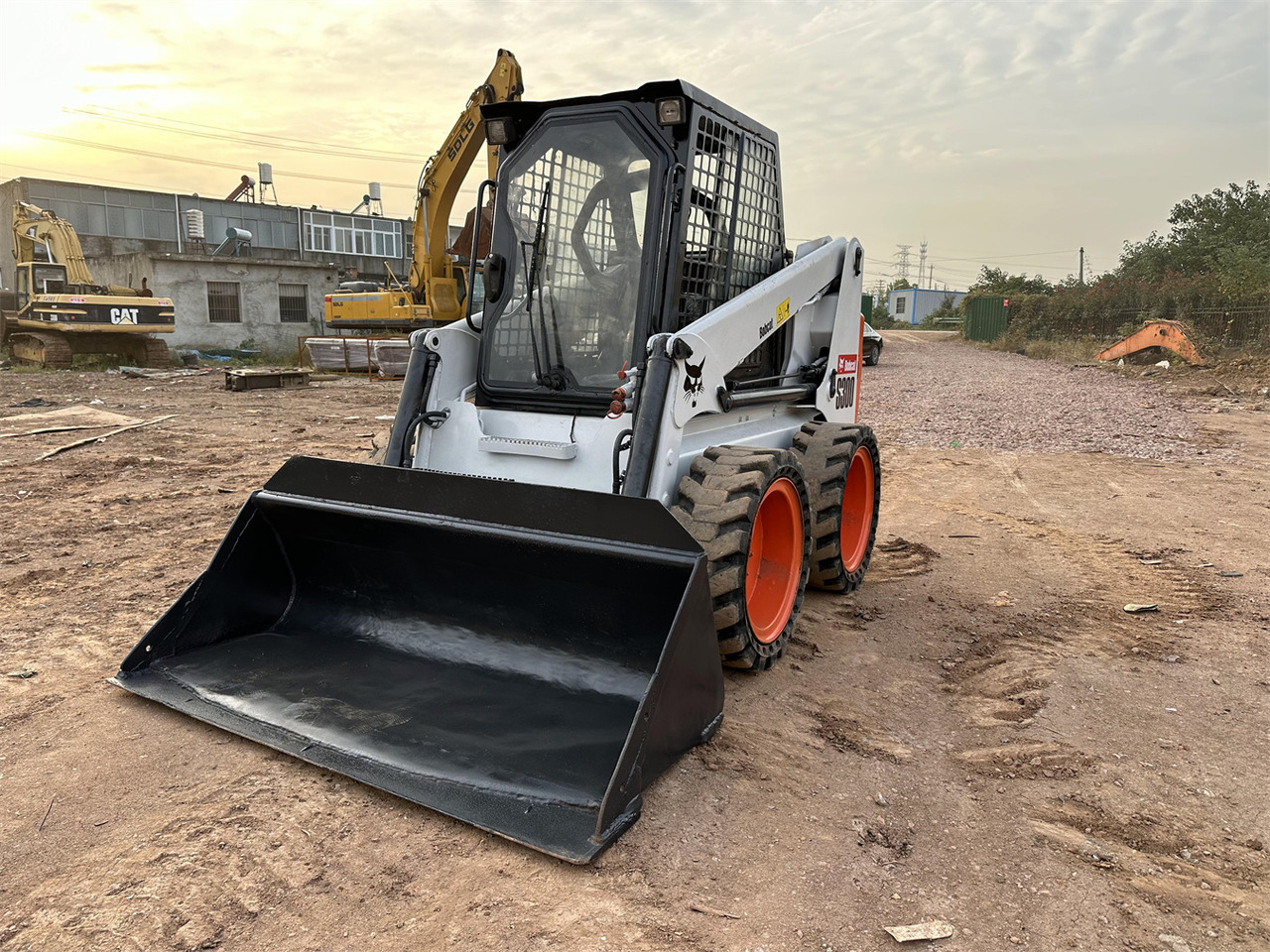 BOBCAT S300 - Mini chargeuse: photos 3 BOBCAT S300 - Mini chargeuse: photos 3