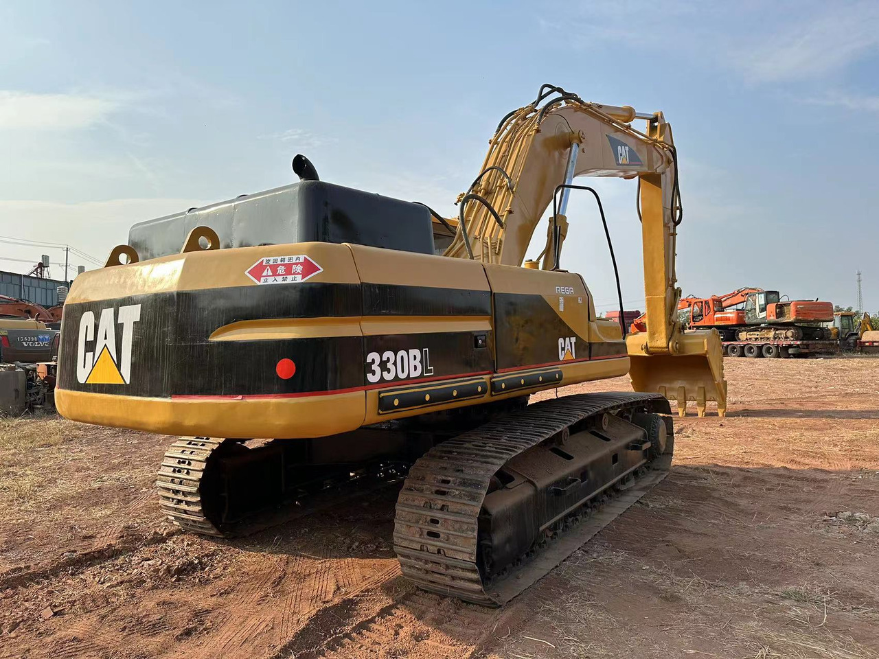 CAT 320B - Pelle sur chenille: photos 3 CAT 320B - Pelle sur chenille: photos 3