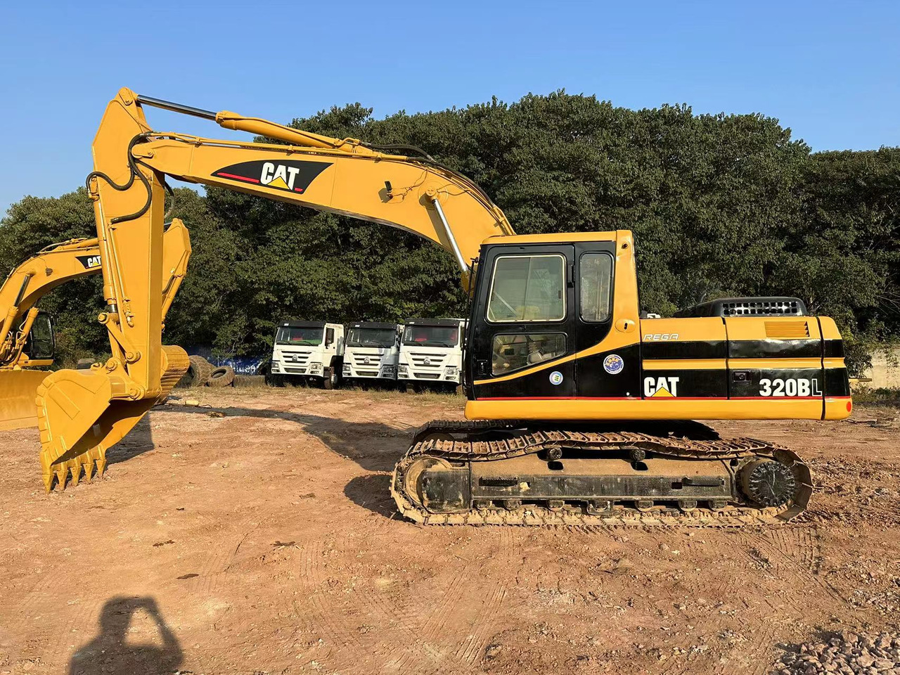 CAT 320B - Pelle sur chenille: photos 2 CAT 320B - Pelle sur chenille: photos 2