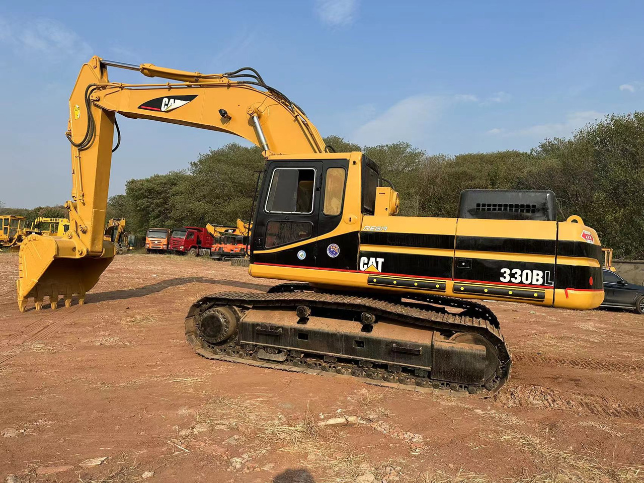 CAT 320B - Pelle sur chenille: photos 1 CAT 320B - Pelle sur chenille: photos 1