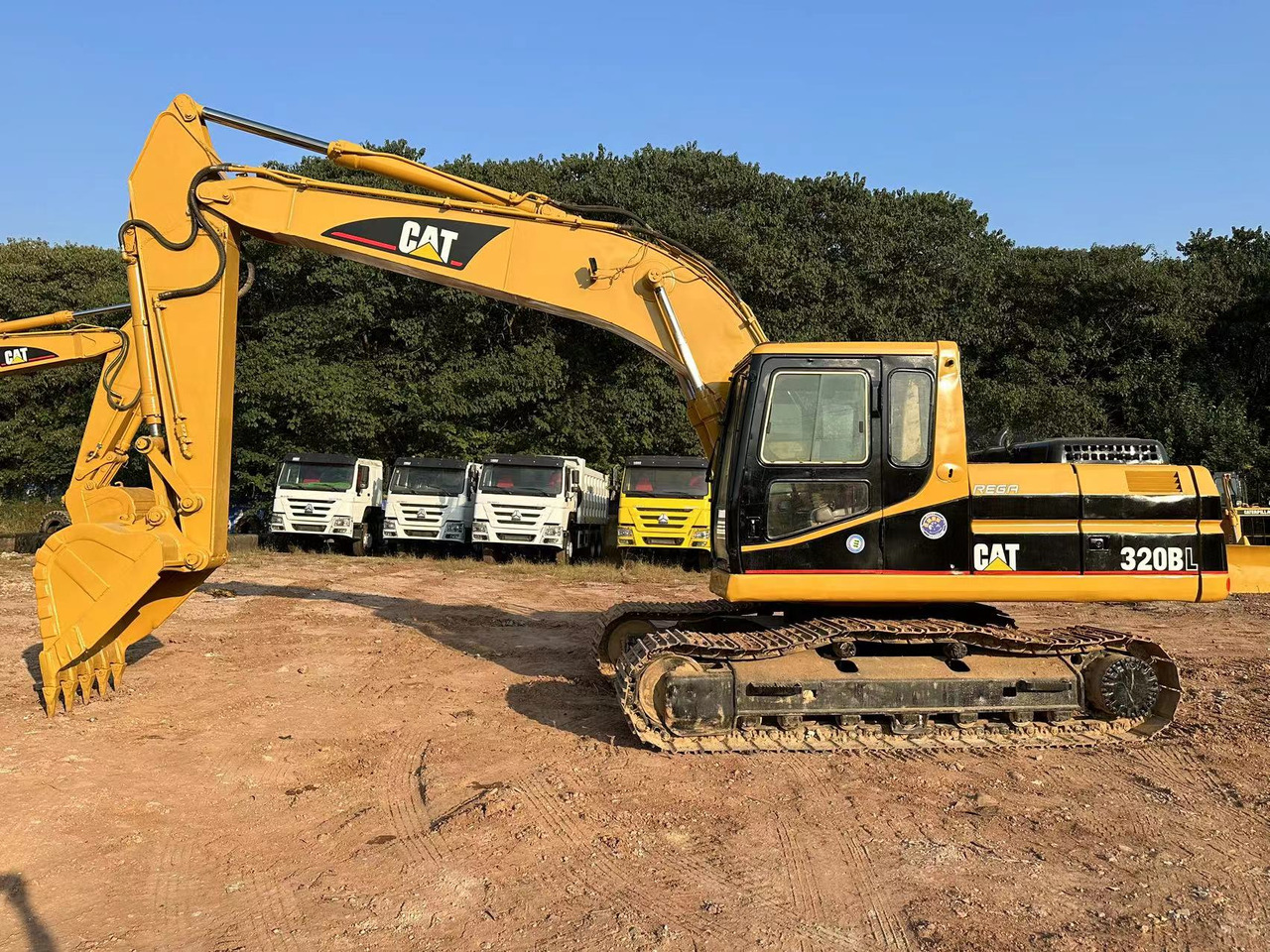 CAT 320B - Pelle sur chenille: photos 1 CAT 320B - Pelle sur chenille: photos 1