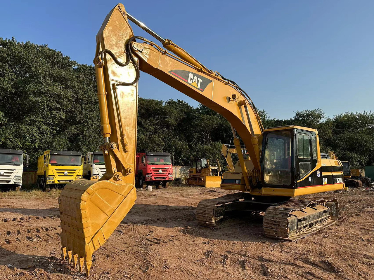 CAT 320B excavator - Pelle sur chenille: photos 4 CAT 320B excavator - Pelle sur chenille: photos 4