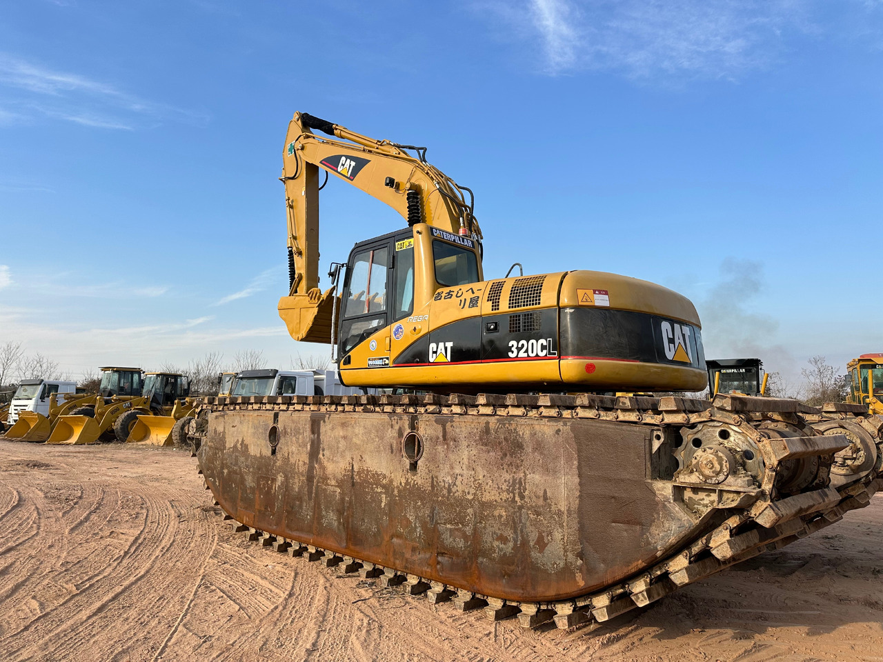 CAT 320CL - Excavatrice amphibie: photos 1 CAT 320CL - Excavatrice amphibie: photos 1