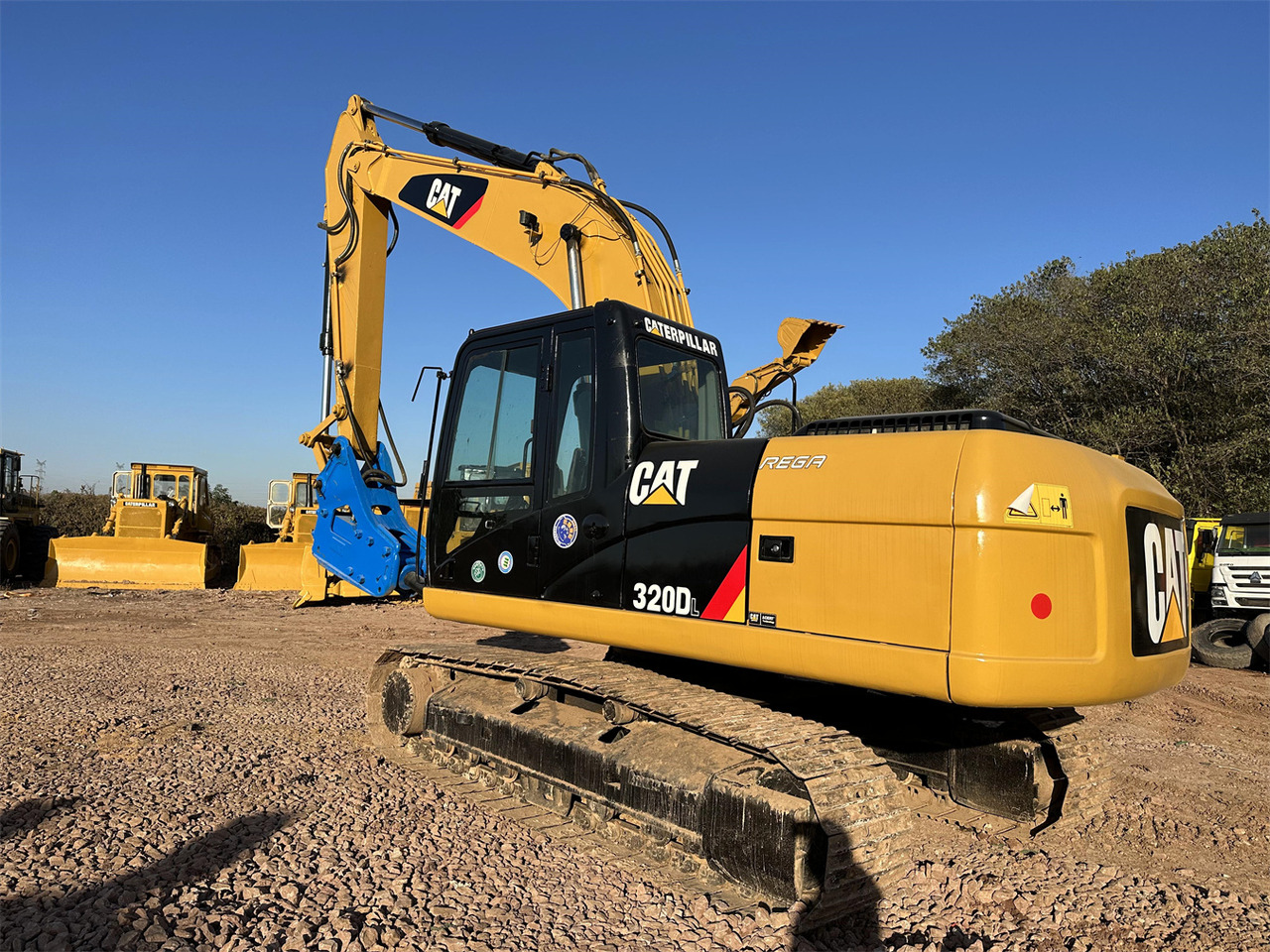CAT 320DL - Pelle sur chenille: photos 4 CAT 320DL - Pelle sur chenille: photos 4