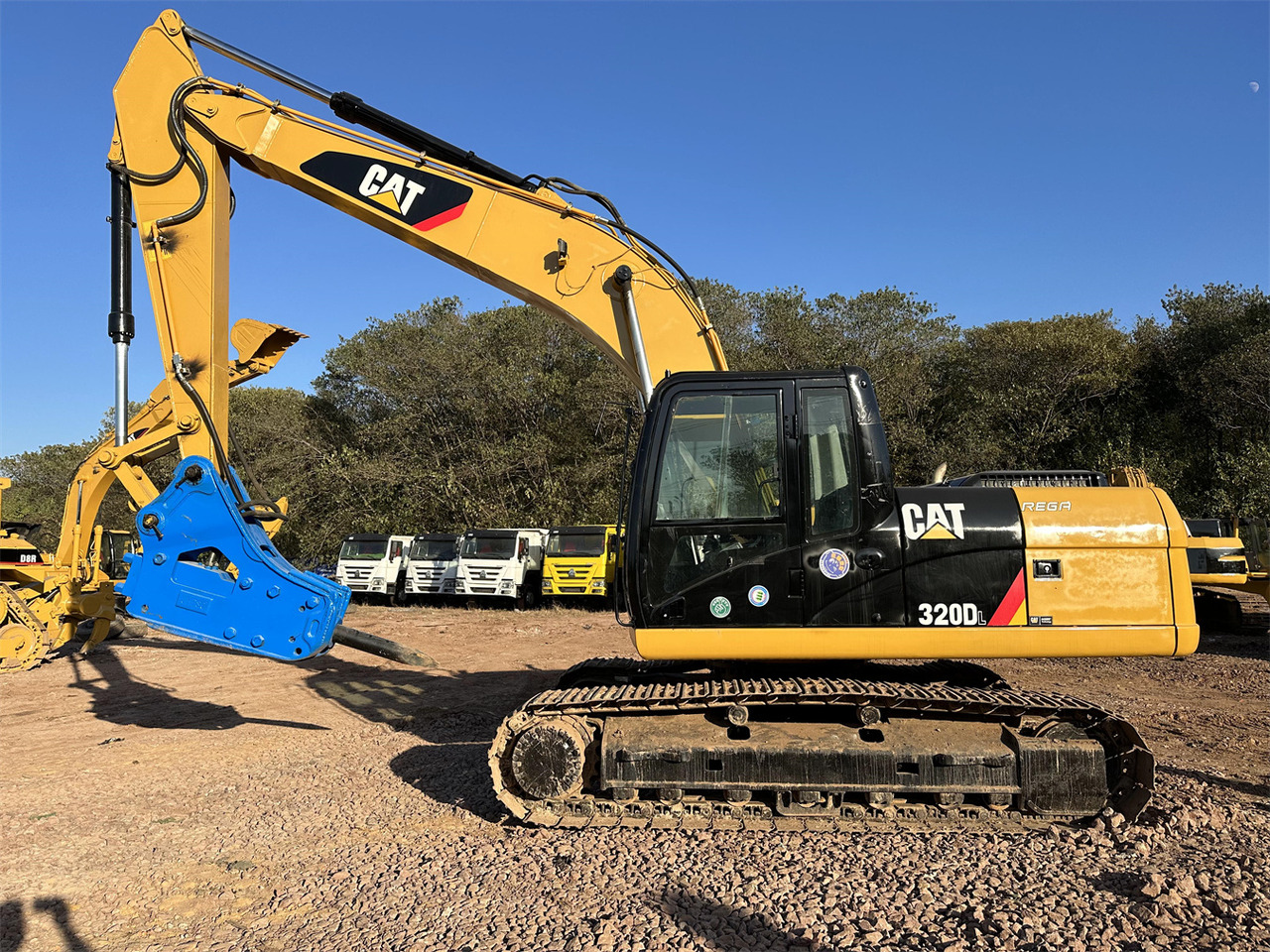 CAT 320DL - Pelle sur chenille: photos 1 CAT 320DL - Pelle sur chenille: photos 1