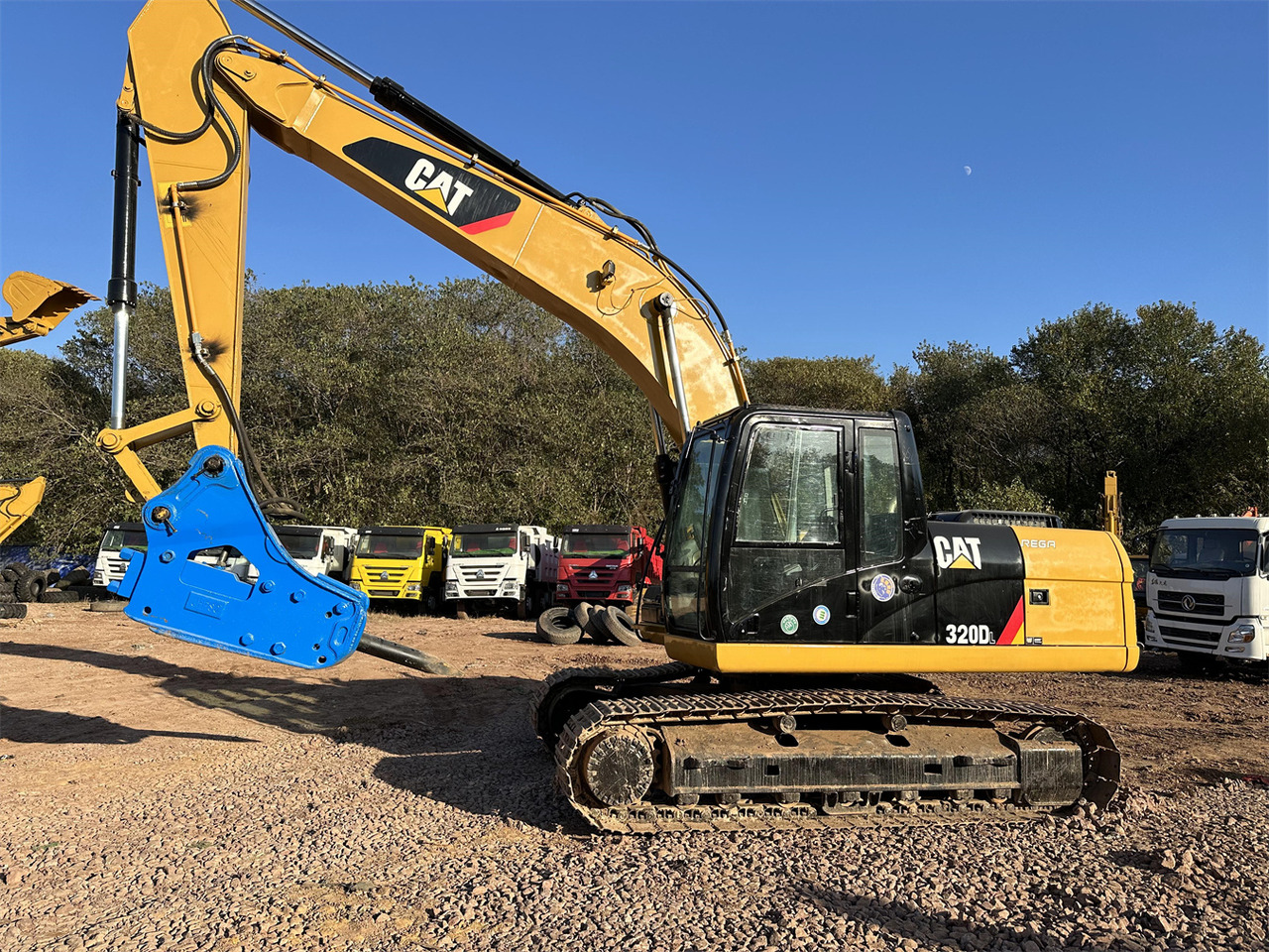 CAT 320DL - Pelle sur chenille: photos 2 CAT 320DL - Pelle sur chenille: photos 2