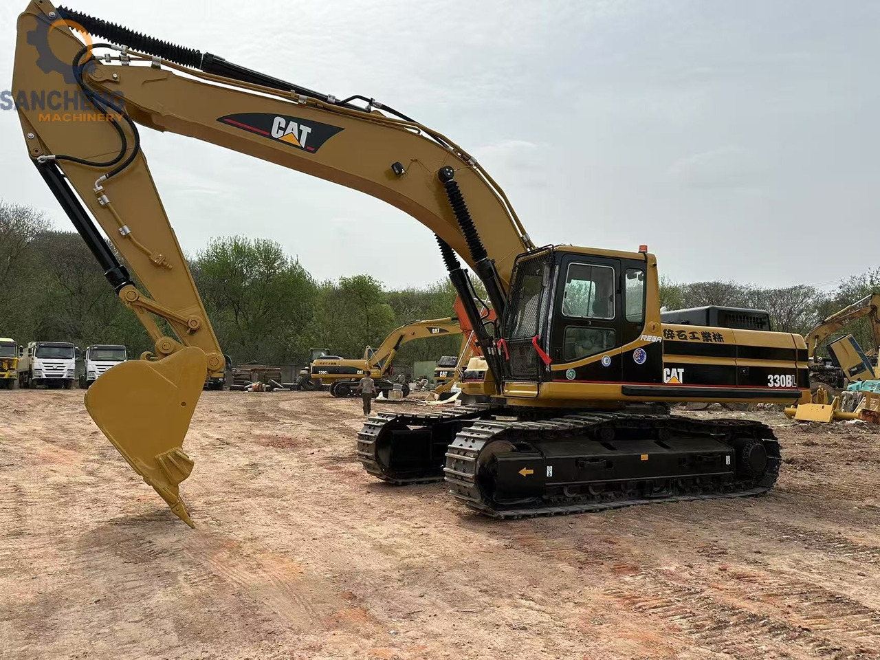 CAT 330BL - Pelle sur chenille: photos 3 CAT 330BL - Pelle sur chenille: photos 3