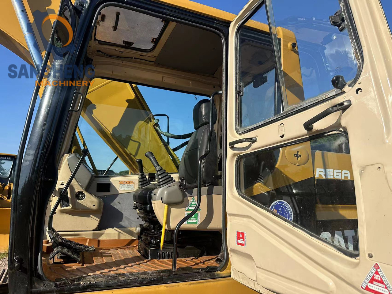 CATERPILLAR 320B - Pelle sur chenille: photos 5 CATERPILLAR 320B - Pelle sur chenille: photos 5