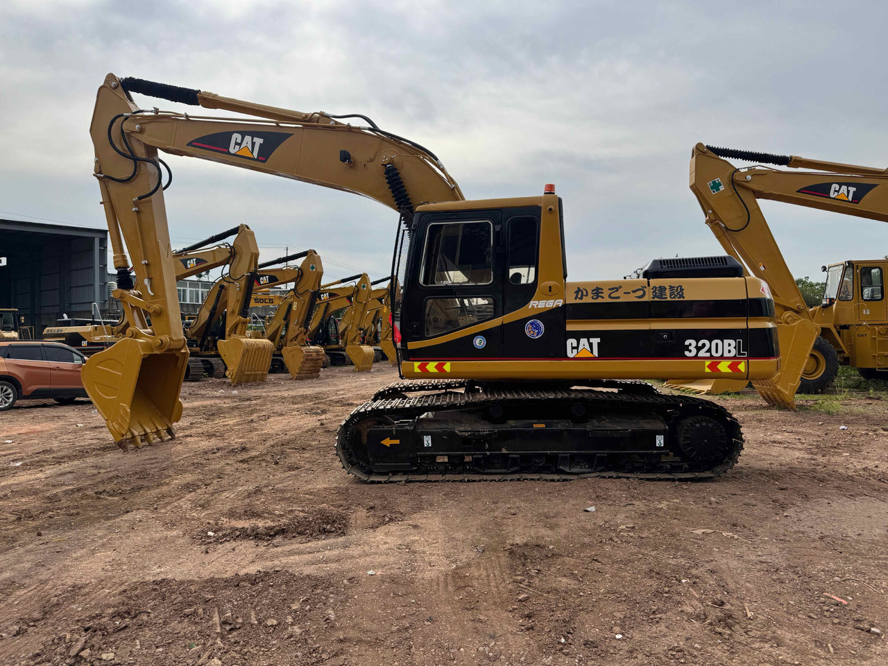 CATERPILLAR 320BL - Pelle sur chenille: photos 5 CATERPILLAR 320BL - Pelle sur chenille: photos 5