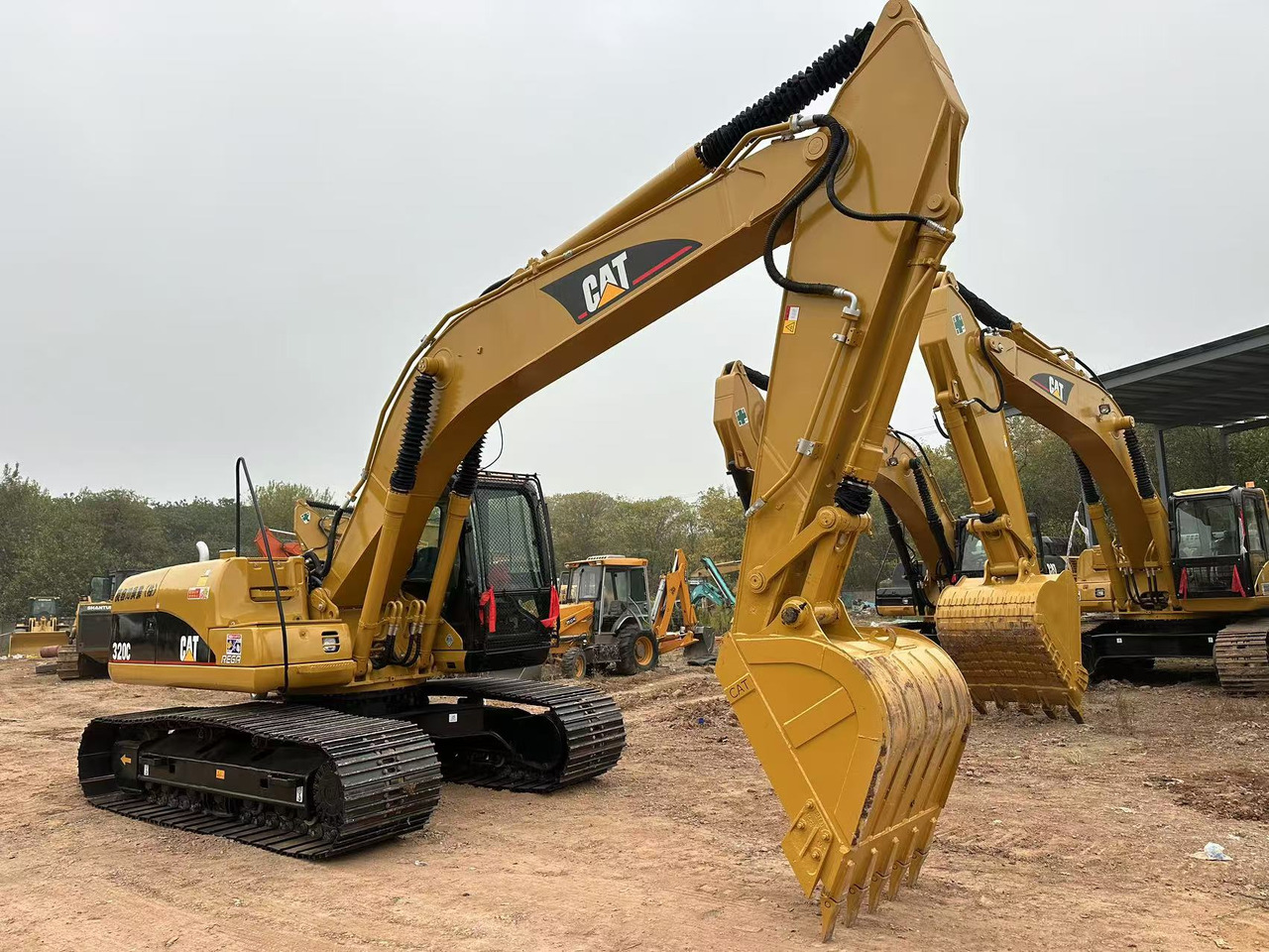 CATERPILLAR 320CL - Pelle sur chenille: photos 3 CATERPILLAR 320CL - Pelle sur chenille: photos 3