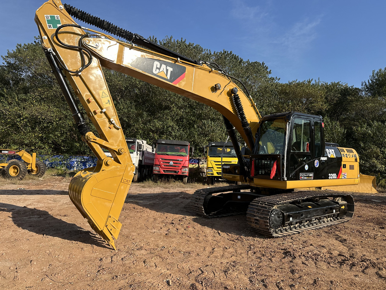 CATERPILLAR 320DL - Pelle sur chenille: photos 3 CATERPILLAR 320DL - Pelle sur chenille: photos 3