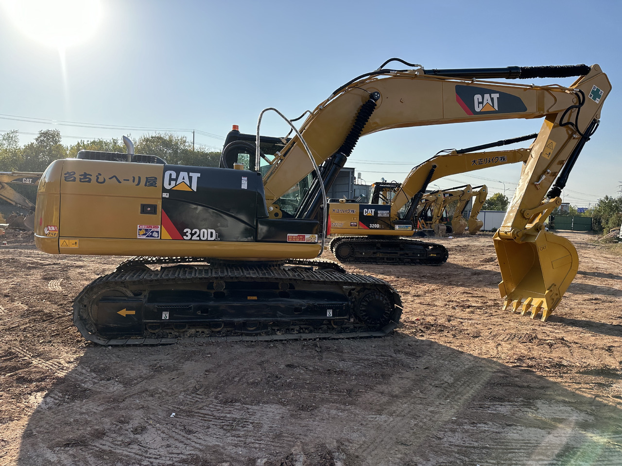 CATERPILLAR 320DL - Pelle sur chenille: photos 5 CATERPILLAR 320DL - Pelle sur chenille: photos 5