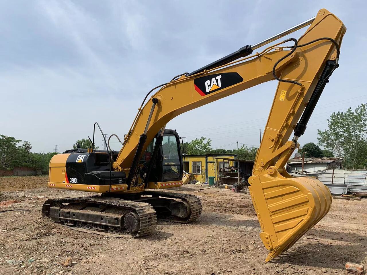 CATERPILLAR 320DL - Pelle sur chenille: photos 4 CATERPILLAR 320DL - Pelle sur chenille: photos 4