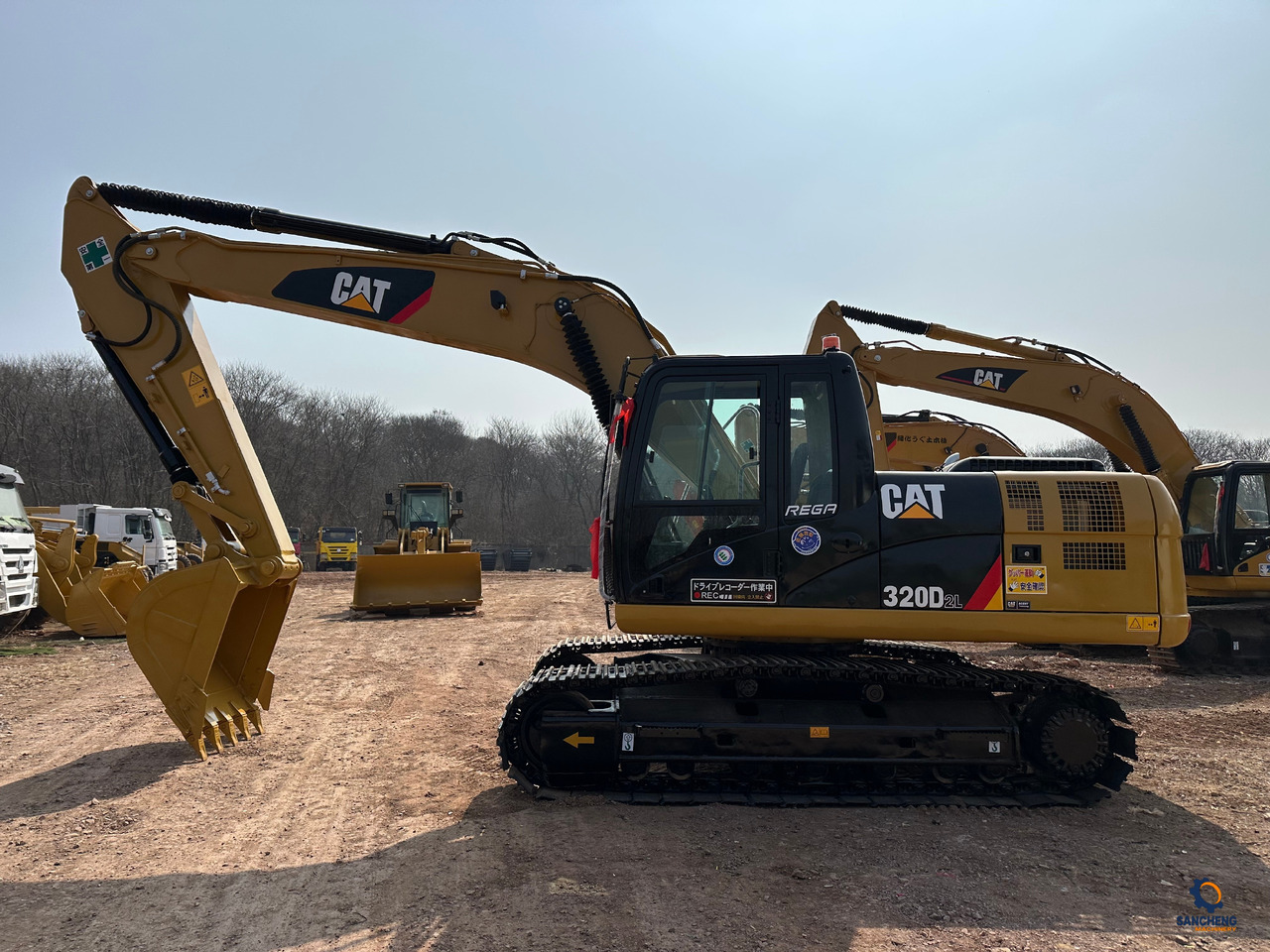 CATERPILLAR 320DL - Pelle sur chenille: photos 3 CATERPILLAR 320DL - Pelle sur chenille: photos 3