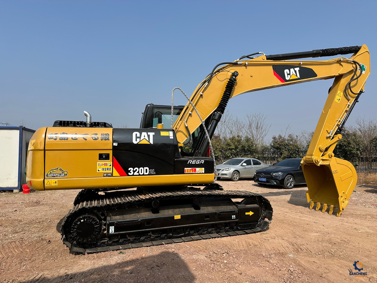 CATERPILLAR 320DL - Pelle sur chenille: photos 1 CATERPILLAR 320DL - Pelle sur chenille: photos 1