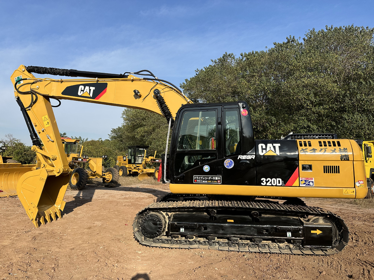 CATERPILLAR 320DL - Pelle sur chenille: photos 1 CATERPILLAR 320DL - Pelle sur chenille: photos 1