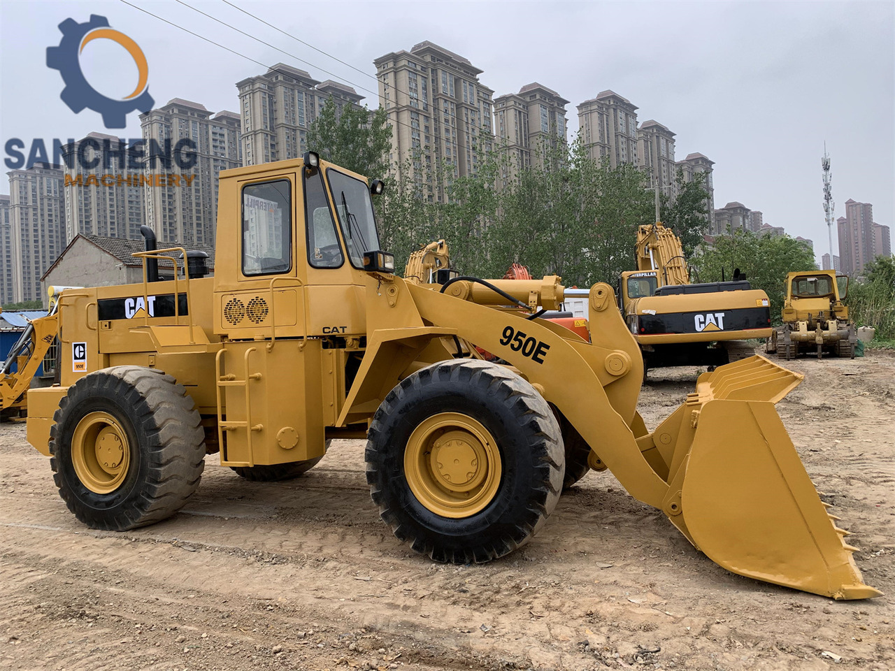 CATERPILLAR 950E - Chargeuse sur pneus: photos 2 CATERPILLAR 950E - Chargeuse sur pneus: photos 2