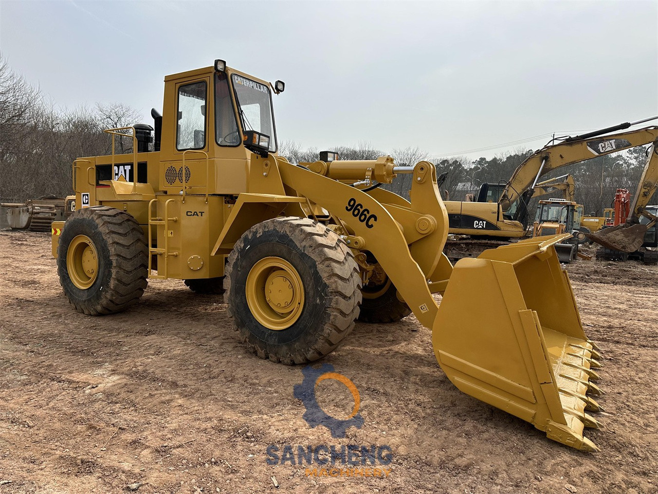 CATERPILLAR 966C - Chargeuse sur pneus: photos 2 CATERPILLAR 966C - Chargeuse sur pneus: photos 2